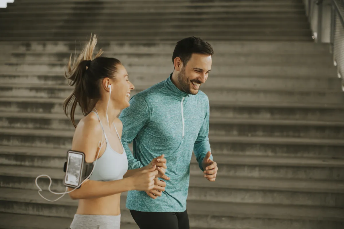 Pareja corriendo