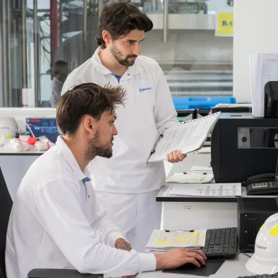 Two young scientists researching in Bioiberica laboratory