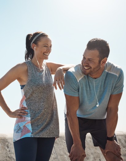 pareja haciendo deporte